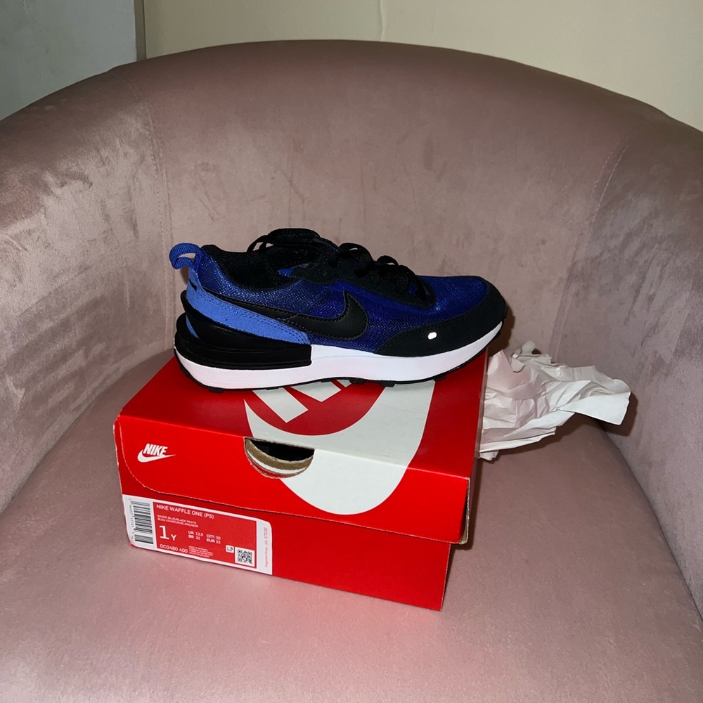 Nike waffle one